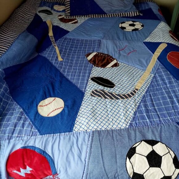 Sports Bedding! Twin Lightweight Quilt and Sham, Vibrant Blue Plaid, +Wall Hooks - Picture 2 of 6